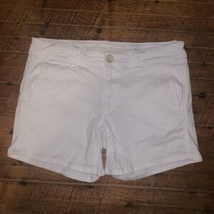 American Eagle white midi normcore size 4 stretchy denim shorts